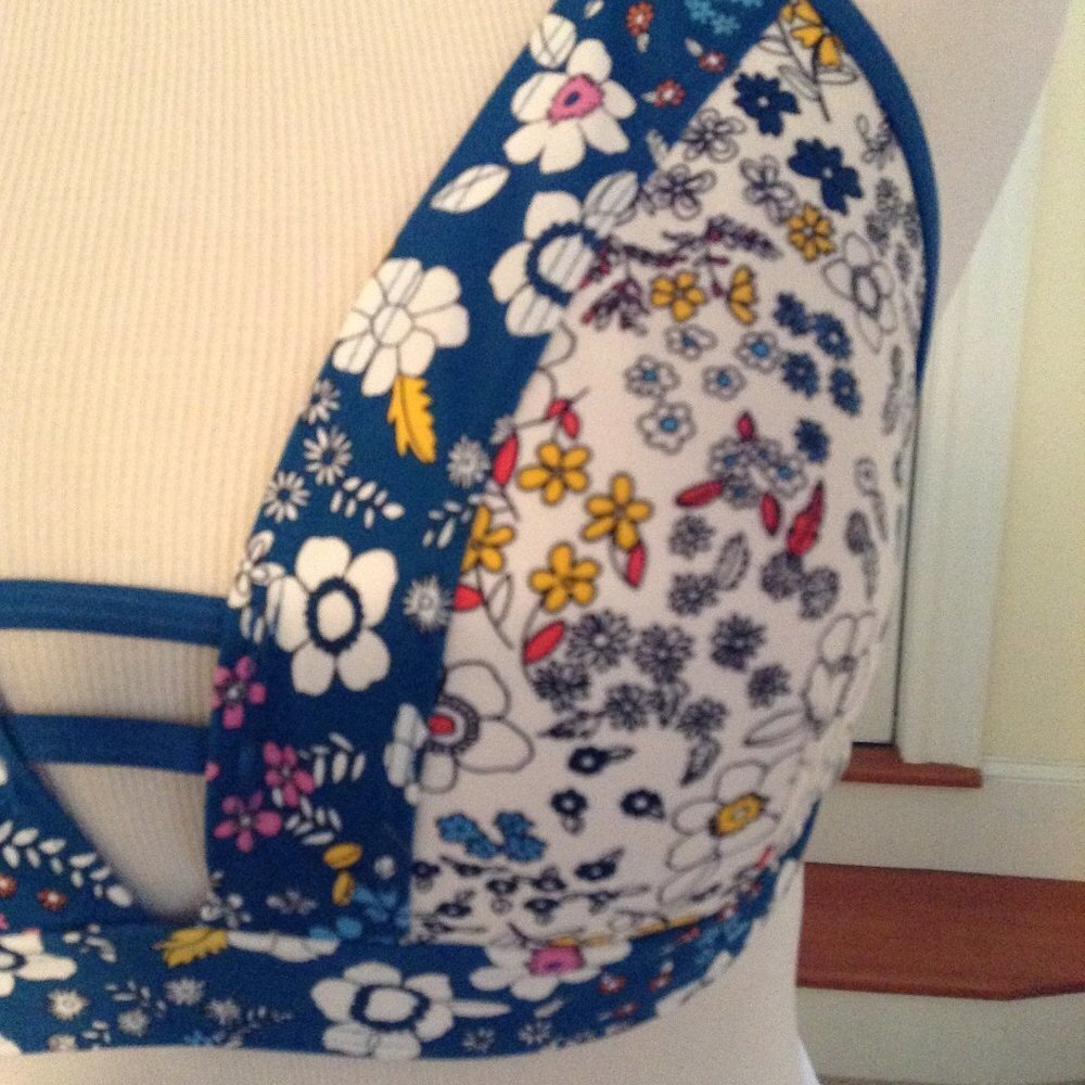 Multi print bathing suit top size Large - Picture 2 of 3